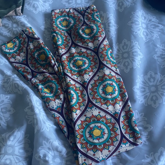 Patterned High Waisted Leggings - Picture 2 of 4